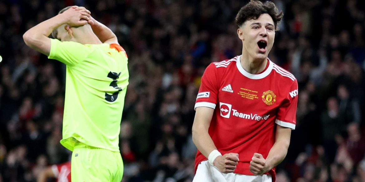 Man United Could Neville 2.0 In "Complete" Teen