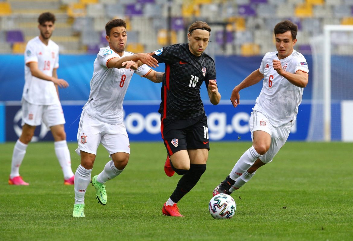 Man Utd linked to Lovro Majer